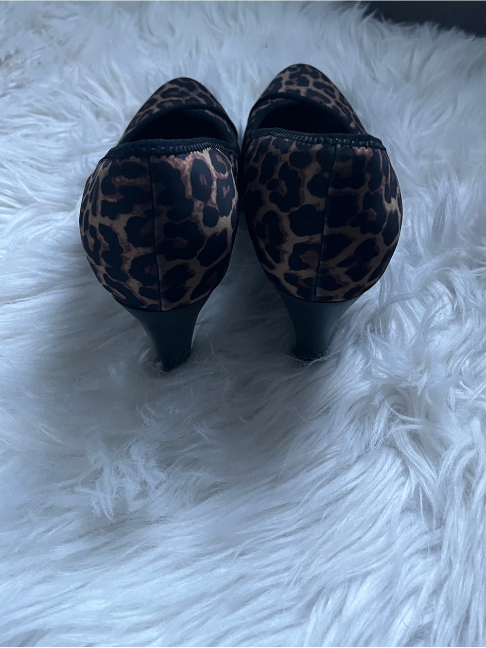 Leopard Print Women’s Pumps - Picture 3 of 4